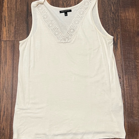Banana Republic top. Size M. - Picture 1 of 3